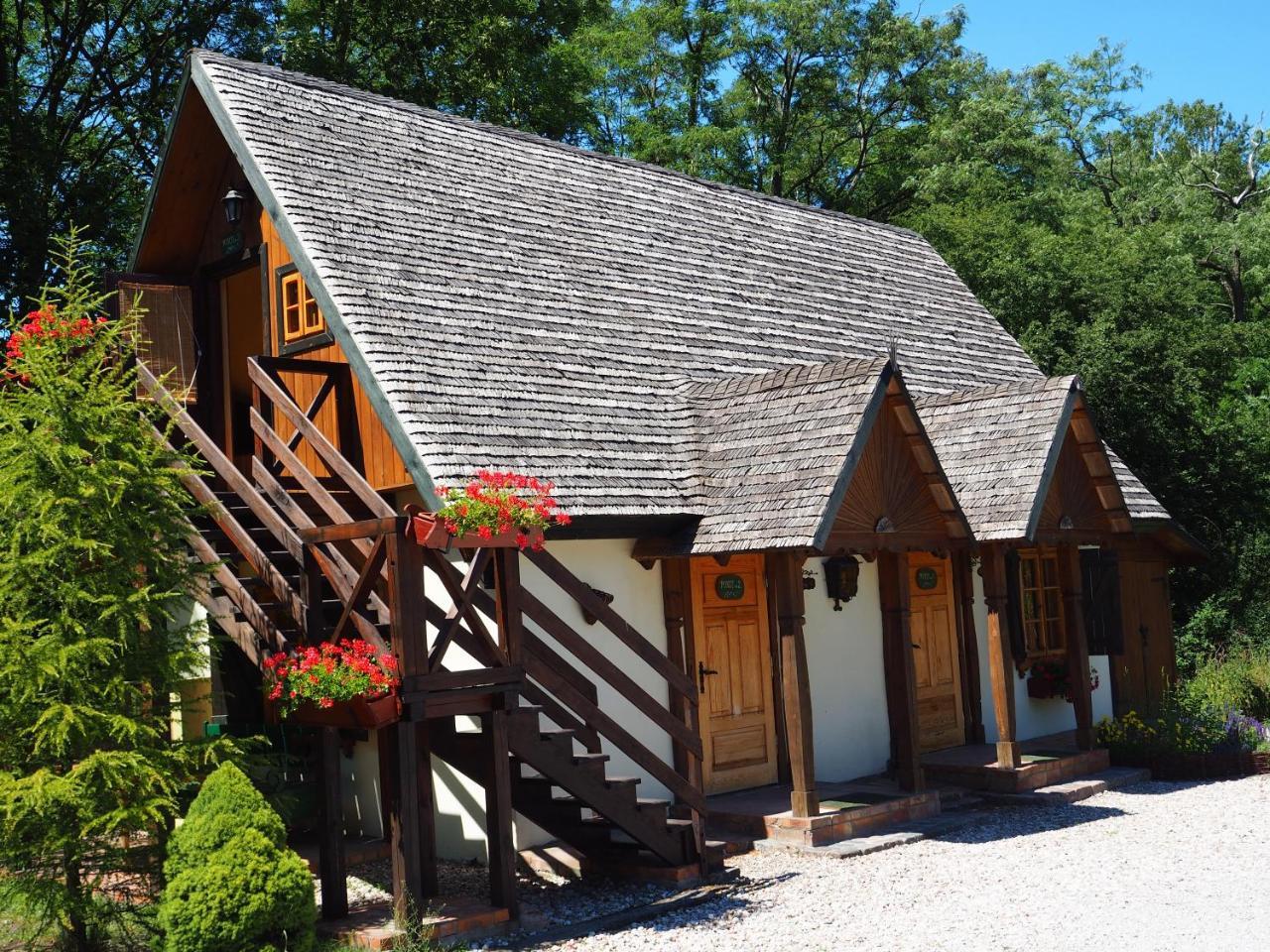 Oberza Pod Zlotym Prosiakiem Hotel Nieborow Exterior photo